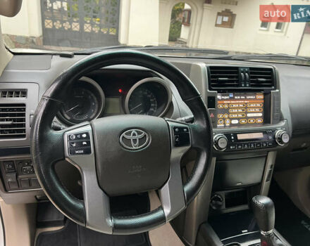 Белый Тойота Ленд Крузер Прадо, объемом двигателя 2.7 л и пробегом 228 тыс. км за 19950 $, фото 80 на Automoto.ua