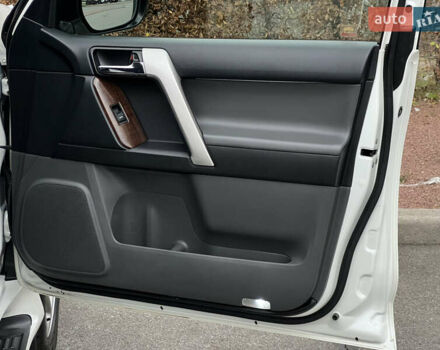 Белый Тойота Ленд Крузер Прадо, объемом двигателя 2.98 л и пробегом 150 тыс. км за 26500 $, фото 61 на Automoto.ua