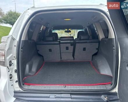 Белый Тойота Ленд Крузер Прадо, объемом двигателя 4 л и пробегом 237 тыс. км за 18750 $, фото 22 на Automoto.ua