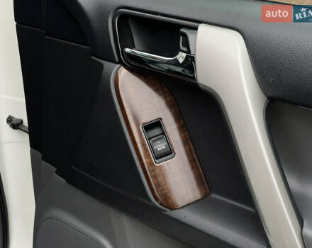 Белый Тойота Ленд Крузер Прадо, объемом двигателя 2.98 л и пробегом 150 тыс. км за 26500 $, фото 62 на Automoto.ua