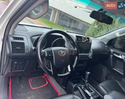 Белый Тойота Ленд Крузер Прадо, объемом двигателя 4 л и пробегом 237 тыс. км за 18750 $, фото 13 на Automoto.ua