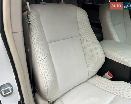 Белый Тойота Ленд Крузер Прадо, объемом двигателя 2.7 л и пробегом 228 тыс. км за 19950 $, фото 117 на Automoto.ua