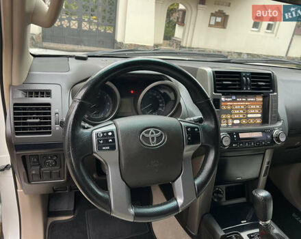 Белый Тойота Ленд Крузер Прадо, объемом двигателя 2.7 л и пробегом 228 тыс. км за 19950 $, фото 79 на Automoto.ua