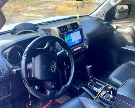 Белый Тойота Ленд Крузер Прадо, объемом двигателя 40 л и пробегом 180 тыс. км за 22500 $, фото 6 на Automoto.ua