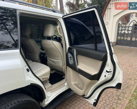 Белый Тойота Ленд Крузер Прадо, объемом двигателя 2.7 л и пробегом 228 тыс. км за 19950 $, фото 101 на Automoto.ua