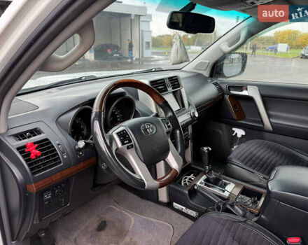 Белый Тойота Ленд Крузер Прадо, объемом двигателя 3.96 л и пробегом 320 тыс. км за 23999 $, фото 5 на Automoto.ua