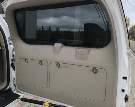 Белый Тойота Ленд Крузер Прадо, объемом двигателя 4 л и пробегом 320 тыс. км за 23500 $, фото 10 на Automoto.ua