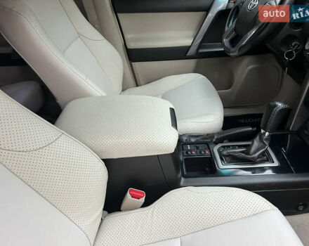 Белый Тойота Ленд Крузер Прадо, объемом двигателя 2.7 л и пробегом 228 тыс. км за 19950 $, фото 119 на Automoto.ua