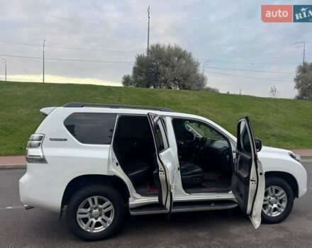 Белый Тойота Ленд Крузер Прадо, объемом двигателя 4 л и пробегом 237 тыс. км за 18750 $, фото 10 на Automoto.ua