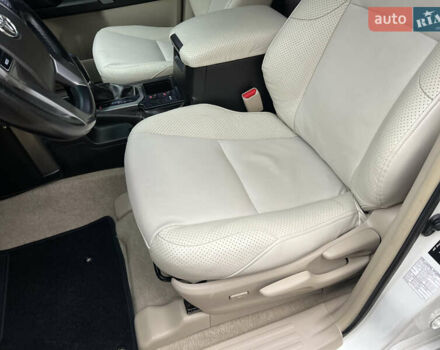 Белый Тойота Ленд Крузер Прадо, объемом двигателя 2.7 л и пробегом 228 тыс. км за 19950 $, фото 73 на Automoto.ua