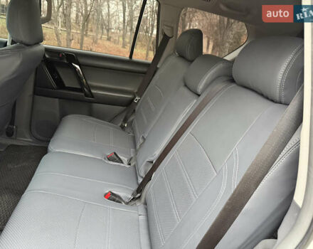 Белый Тойота Ленд Крузер Прадо, объемом двигателя 2.69 л и пробегом 248 тыс. км за 18500 $, фото 16 на Automoto.ua