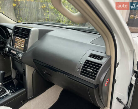 Белый Тойота Ленд Крузер Прадо, объемом двигателя 2.7 л и пробегом 228 тыс. км за 19950 $, фото 114 на Automoto.ua