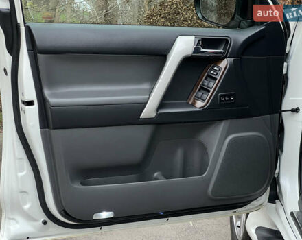 Белый Тойота Ленд Крузер Прадо, объемом двигателя 2.98 л и пробегом 150 тыс. км за 26500 $, фото 29 на Automoto.ua