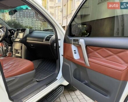 Білий Тойота Ленд Крузер Прадо, об'ємом двигуна 3 л та пробігом 220 тис. км за 25450 $, фото 12 на Automoto.ua