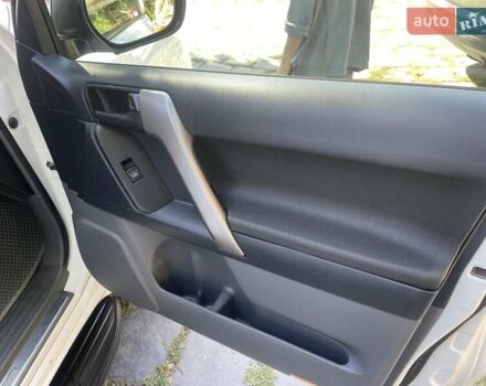 Белый Тойота Ленд Крузер Прадо, объемом двигателя 2.98 л и пробегом 256 тыс. км за 21999 $, фото 18 на Automoto.ua