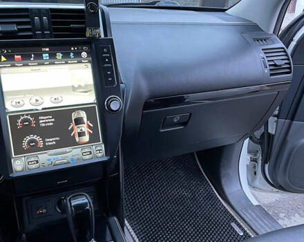 Белый Тойота Ленд Крузер Прадо, объемом двигателя 4 л и пробегом 157 тыс. км за 30998 $, фото 17 на Automoto.ua