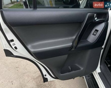 Белый Тойота Ленд Крузер Прадо, объемом двигателя 3.96 л и пробегом 285 тыс. км за 25999 $, фото 14 на Automoto.ua