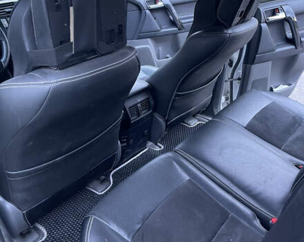 Белый Тойота Ленд Крузер Прадо, объемом двигателя 4 л и пробегом 157 тыс. км за 30998 $, фото 16 на Automoto.ua