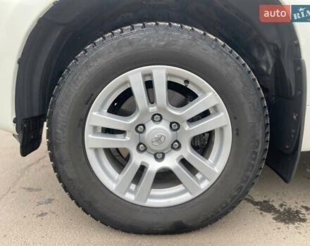 Белый Тойота Ленд Крузер Прадо, объемом двигателя 3.96 л и пробегом 285 тыс. км за 25999 $, фото 8 на Automoto.ua