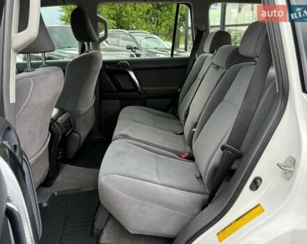 Тойота Ленд Крузер Прадо 2012 в Киеве на Automoto.ua Белый Тойота Ленд Крузер Прадо, объемом двигателя 2.7 л и пробегом 251 тыс. км за 20500 $, фото 15 на Automoto.ua