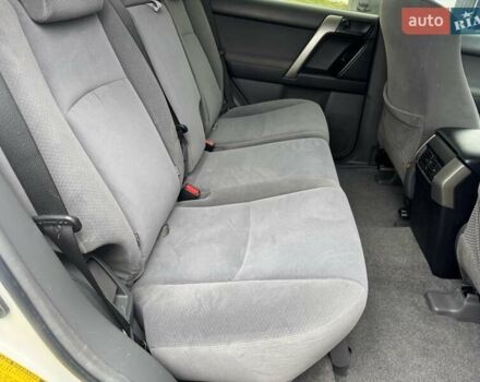 Тойота Ленд Крузер Прадо 2012 в Тернополе на Automoto.ua Белый Тойота Ленд Крузер Прадо, объемом двигателя 2.7 л и пробегом 244 тыс. км за 18900 $, фото 13 на Automoto.ua