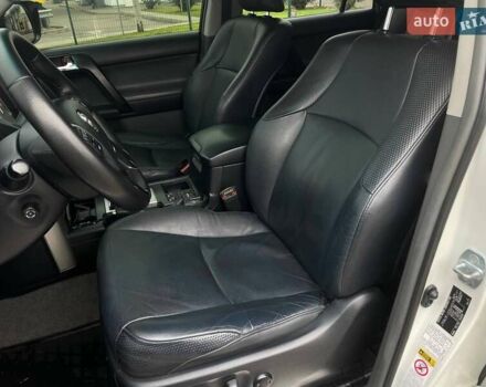 Белый Тойота Ленд Крузер Прадо, объемом двигателя 3.96 л и пробегом 285 тыс. км за 25999 $, фото 19 на Automoto.ua