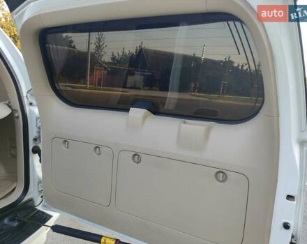 Белый Тойота Ленд Крузер Прадо, объемом двигателя 3 л и пробегом 209 тыс. км за 27000 $, фото 18 на Automoto.ua