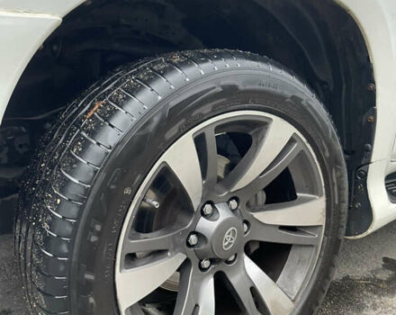 Белый Тойота Ленд Крузер Прадо, объемом двигателя 4 л и пробегом 157 тыс. км за 30998 $, фото 6 на Automoto.ua