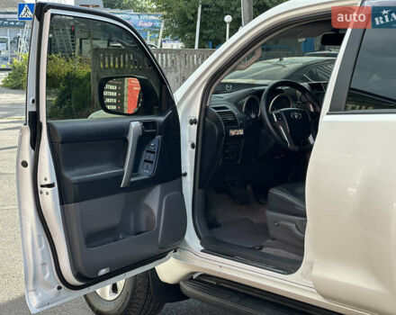Білий Тойота Ленд Крузер Прадо, об'ємом двигуна 2.99 л та пробігом 315 тис. км за 34999 $, фото 6 на Automoto.ua