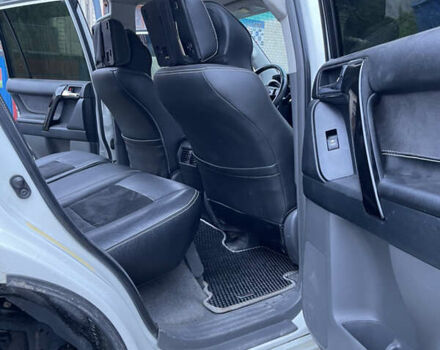 Белый Тойота Ленд Крузер Прадо, объемом двигателя 4 л и пробегом 157 тыс. км за 30998 $, фото 14 на Automoto.ua