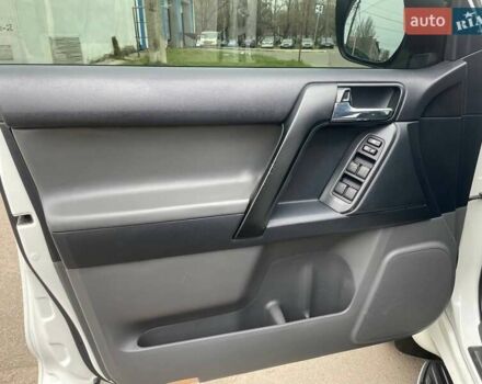 Белый Тойота Ленд Крузер Прадо, объемом двигателя 3.96 л и пробегом 285 тыс. км за 25999 $, фото 13 на Automoto.ua