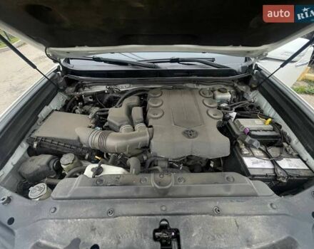 Белый Тойота Ленд Крузер Прадо, объемом двигателя 3.96 л и пробегом 285 тыс. км за 25999 $, фото 11 на Automoto.ua