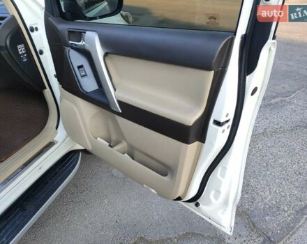 Белый Тойота Ленд Крузер Прадо, объемом двигателя 3 л и пробегом 209 тыс. км за 27000 $, фото 31 на Automoto.ua