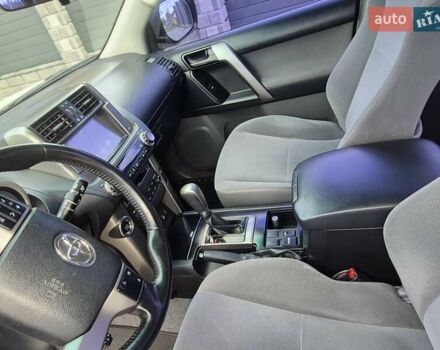 Білий Тойота Ленд Крузер Прадо, об'ємом двигуна 3 л та пробігом 266 тис. км за 23900 $, фото 12 на Automoto.ua