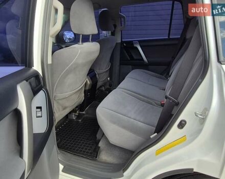 Білий Тойота Ленд Крузер Прадо, об'ємом двигуна 3 л та пробігом 266 тис. км за 23900 $, фото 11 на Automoto.ua