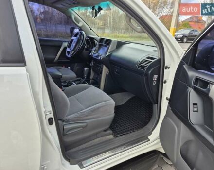 Білий Тойота Ленд Крузер Прадо, об'ємом двигуна 3 л та пробігом 266 тис. км за 23900 $, фото 14 на Automoto.ua