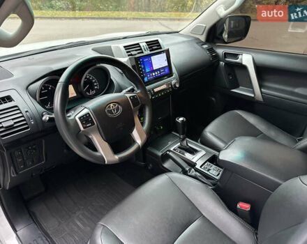 Білий Тойота Ленд Крузер Прадо, об'ємом двигуна 3 л та пробігом 291 тис. км за 27400 $, фото 20 на Automoto.ua