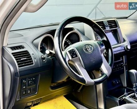 Белый Тойота Ленд Крузер Прадо, объемом двигателя 3 л и пробегом 267 тыс. км за 23500 $, фото 32 на Automoto.ua