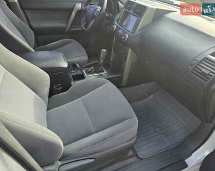 Білий Тойота Ленд Крузер Прадо, об'ємом двигуна 2.69 л та пробігом 108 тис. км за 25000 $, фото 12 на Automoto.ua