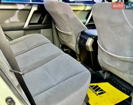 Белый Тойота Ленд Крузер Прадо, объемом двигателя 3 л и пробегом 267 тыс. км за 23500 $, фото 59 на Automoto.ua