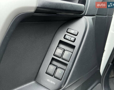 Белый Тойота Ленд Крузер Прадо, объемом двигателя 3 л и пробегом 292 тыс. км за 26700 $, фото 16 на Automoto.ua