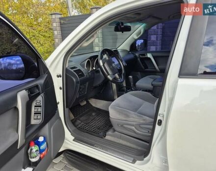 Білий Тойота Ленд Крузер Прадо, об'ємом двигуна 3 л та пробігом 266 тис. км за 23900 $, фото 18 на Automoto.ua