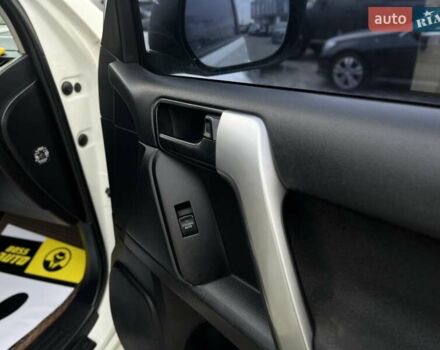Тойота Ленд Крузер Прадо 2014 в Мукачеве на Automoto.ua Белый Тойота Ленд Крузер Прадо, объемом двигателя 2.98 л и пробегом 173 тыс. км за 31150 $, фото 21 на Automoto.ua