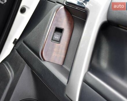 Белый Тойота Ленд Крузер Прадо, объемом двигателя 3 л и пробегом 231 тыс. км за 31700 $, фото 66 на Automoto.ua