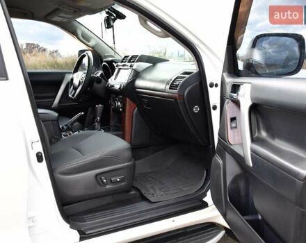 Белый Тойота Ленд Крузер Прадо, объемом двигателя 3 л и пробегом 231 тыс. км за 31700 $, фото 65 на Automoto.ua