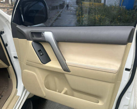 Белый Тойота Ленд Крузер Прадо, объемом двигателя 2.69 л и пробегом 130 тыс. км за 24000 $, фото 5 на Automoto.ua