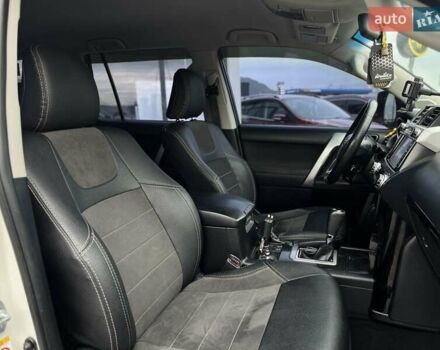 Тойота Ленд Крузер Прадо 2014 в Мукачеве на Automoto.ua Белый Тойота Ленд Крузер Прадо, объемом двигателя 2.98 л и пробегом 173 тыс. км за 31150 $, фото 10 на Automoto.ua