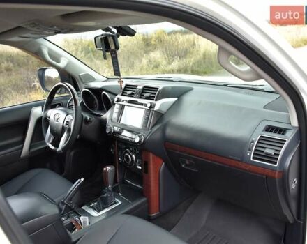 Белый Тойота Ленд Крузер Прадо, объемом двигателя 3 л и пробегом 231 тыс. км за 31700 $, фото 69 на Automoto.ua