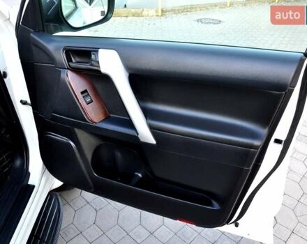 Білий Тойота Ленд Крузер Прадо, об'ємом двигуна 2.7 л та пробігом 145 тис. км за 25500 $, фото 30 на Automoto.ua