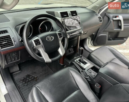 Белый Тойота Ленд Крузер Прадо, объемом двигателя 2.8 л и пробегом 280 тыс. км за 26999 $, фото 51 на Automoto.ua